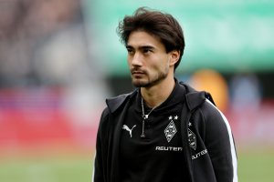 COLOGNE, GERMANY - MARCH 21: Jens Castrop of Borussia M&ouml;nchengladbach looks on prior to the Bundesliga match between 1. FC K&ouml;ln and Borussia M&ouml;nchengladbach at RheinEnergieStadion on March 21, 2026 in Cologne, Germany. (Photo by Christof Koepsel/Getty Images)
