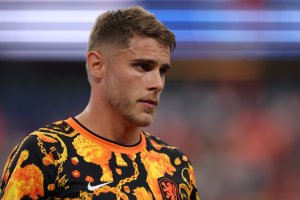 ARLINGTON, TEXAS - JUNE 14: Micky van de Ven #15 of Netherlands during the players warm up ahead of the FIFA World Cup 2026 Group F match between Netherlands and Japan at Dallas Stadium on June 14, 2026 in Arlington, Texas. (Photo by Michael Steele/Getty Images)