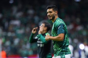 TOLUCA, MEXICO - JUNE 04: Raul Jimenez of Mexico reacts during the international friendly match between Mexico and Serbia at Nemesio Diez Stadium on June 04, 2026 in Toluca, Mexico. (Photo by Agustin Cuevas/Getty Images)