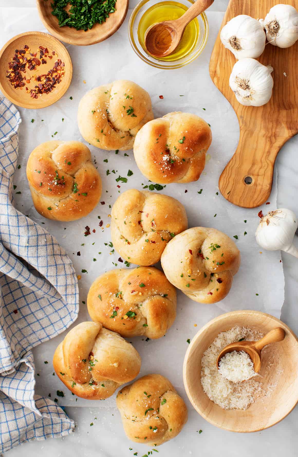 Best Easter Side Dishes - Garlic knots